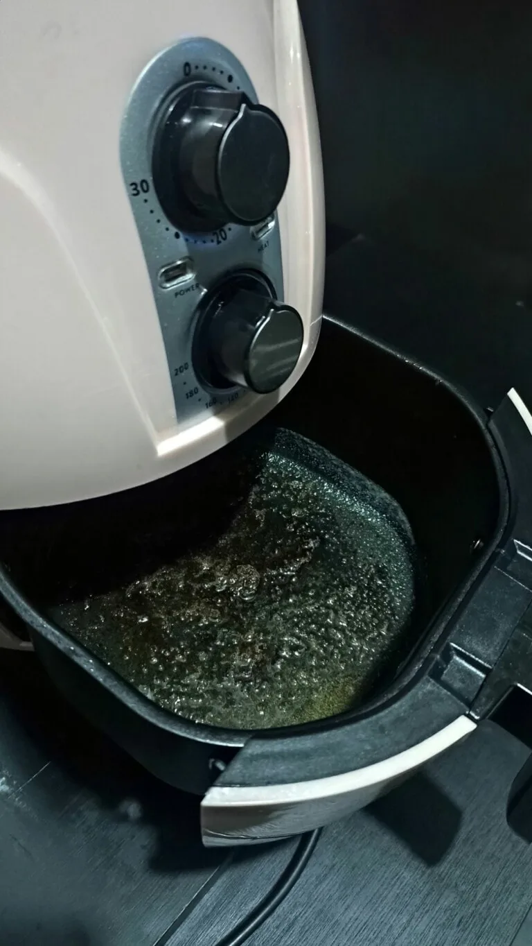 how to clean air fryer basket