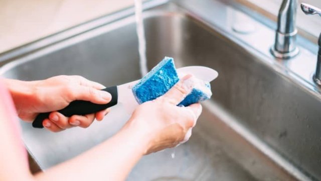 How To Clean Kitchen Knives